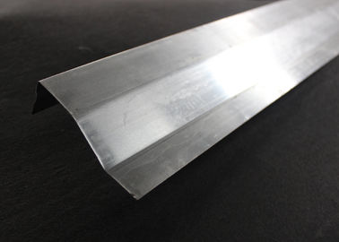Dekoracyjne metalowe podwieszane aluminiowe sufity Faliste w kształcie 0,7 mm Do biurowych sufitów