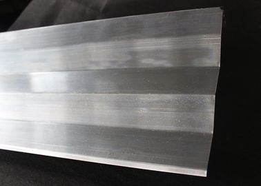 Dekoracyjne metalowe podwieszane aluminiowe sufity Faliste w kształcie 0,7 mm Do biurowych sufitów