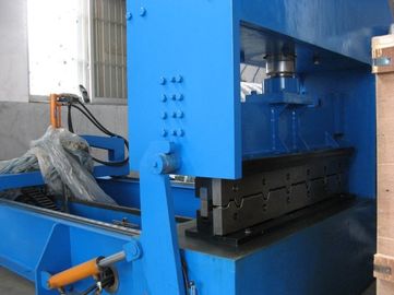 Hydrauliczna maszyna do zagniatania łuku Maszyna do formowania rolek dachowych 0-10m / min